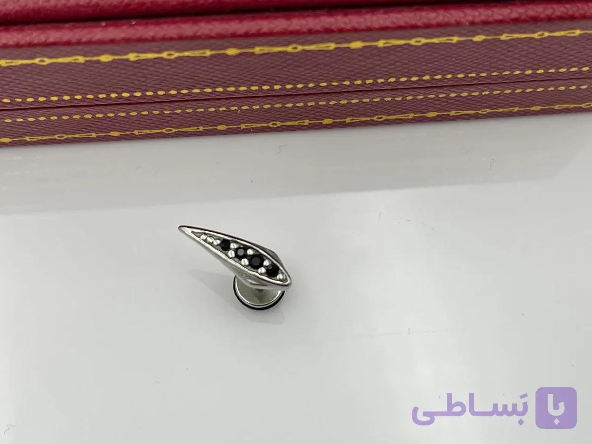 پیرسینگ گوش با نگین مشکی