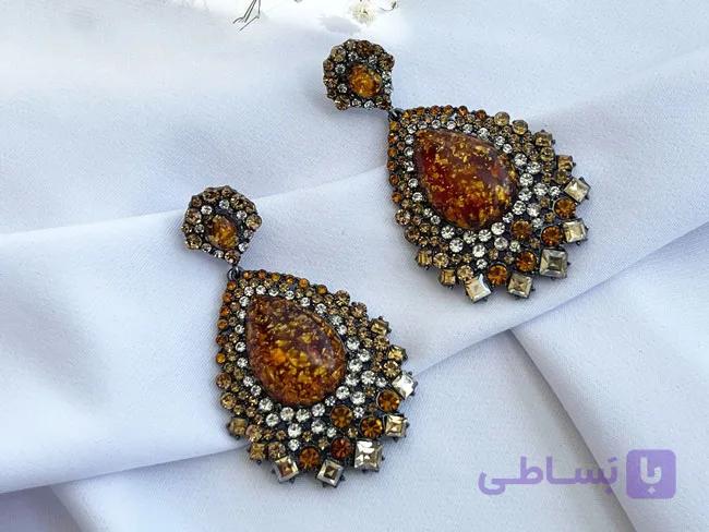 گوشواره مجلسی با سنگ طرح رزین قهوه ای کد GO207 — تصویر 1