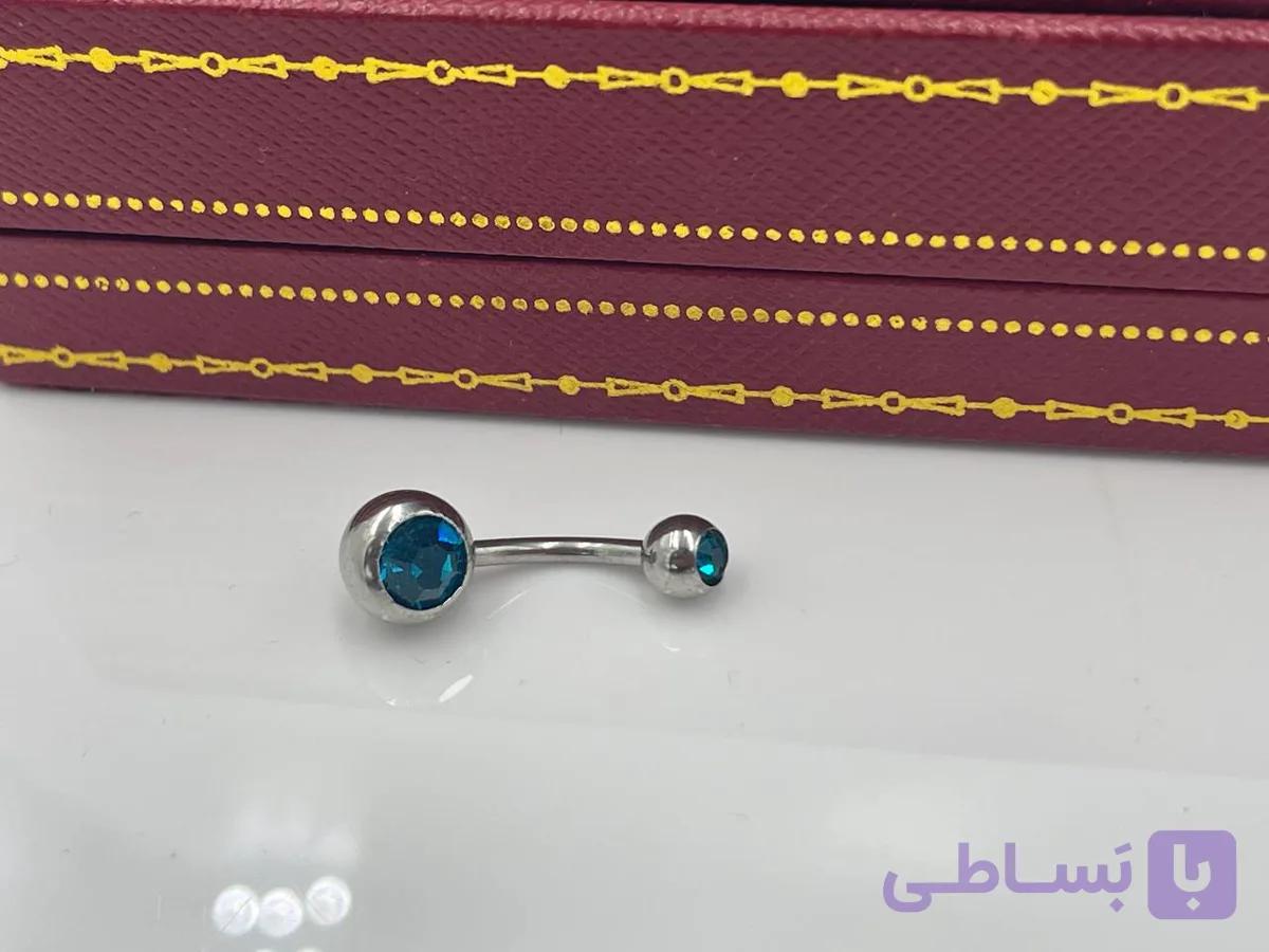 پیرسینگ ناف با کریستال های آبی