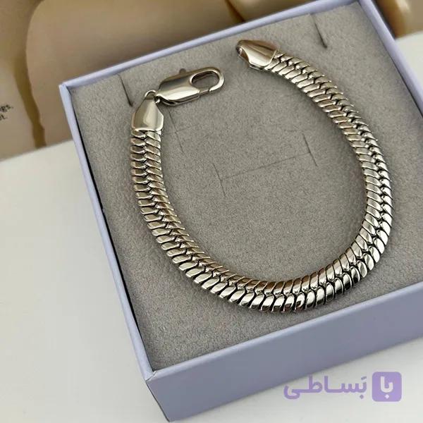 دستبند کارتیر پهن و تخت با طراحی مدرن و مستحکم — تصویر 1