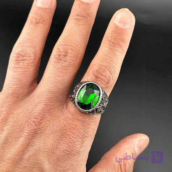 انگشتر استیل با سنگ سبز زمردی و مشکی — تصویر 1