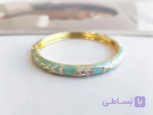 دستبند میناکاری ترند طرح گل سفید کد 10976 — تصویر 1