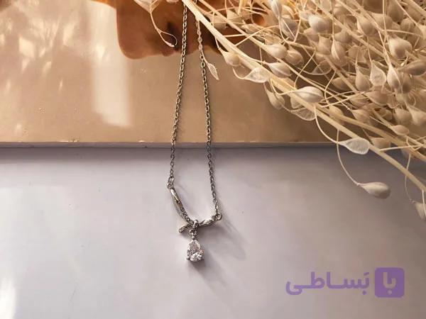 گردنبند آویز نگین اشکی نقره ای کد 10452 — تصویر 1
