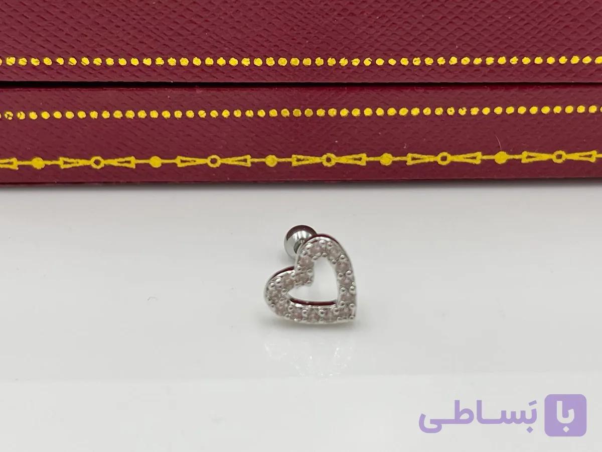 پیرسینگ گوش طرح لب — تصویر 1