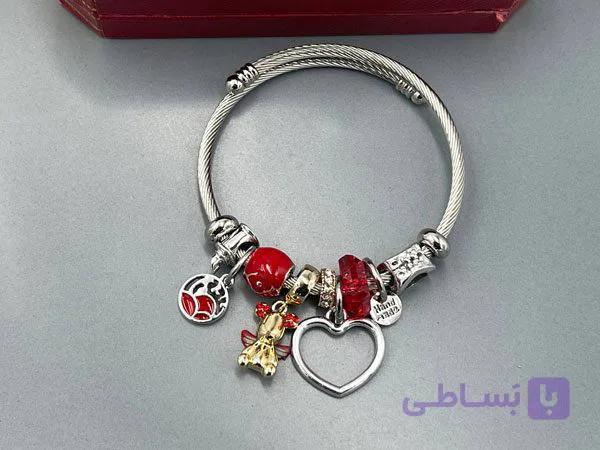 دستبند پاندورا آویز عروسکی قرمز و نقره ای — تصویر 1
