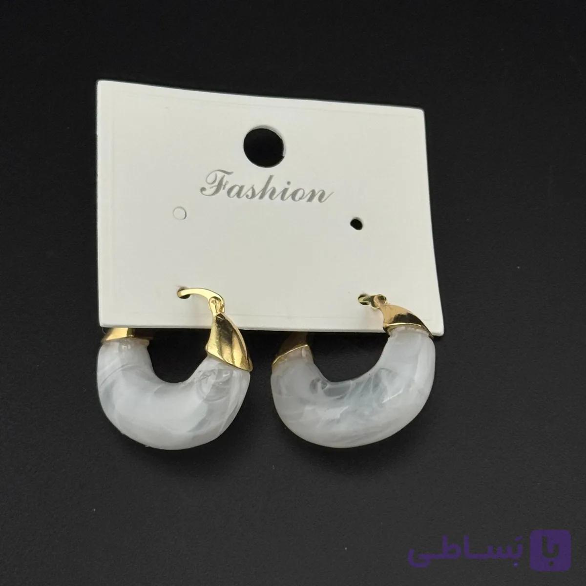 گوشواره حلقه‌ای رزینی سفید مرمری — تصویر 1