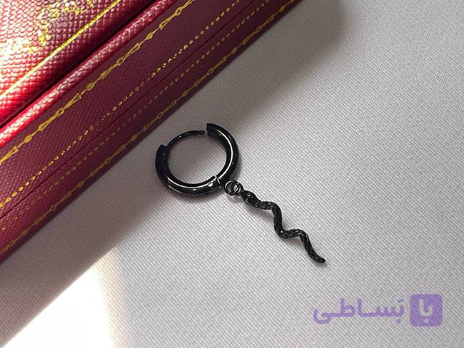 پیرسینگ گوش طرح ماری مشکی — تصویر 1