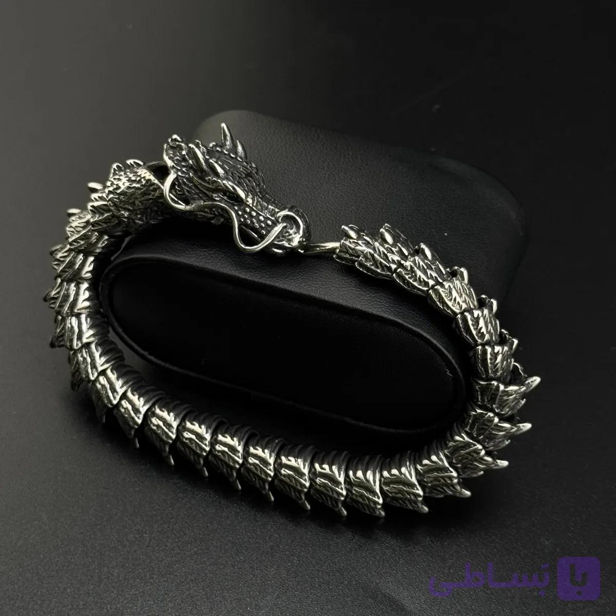 دستبند فلزی اژدها با طراحی پیچیده و جزئیات برجسته — تصویر 1