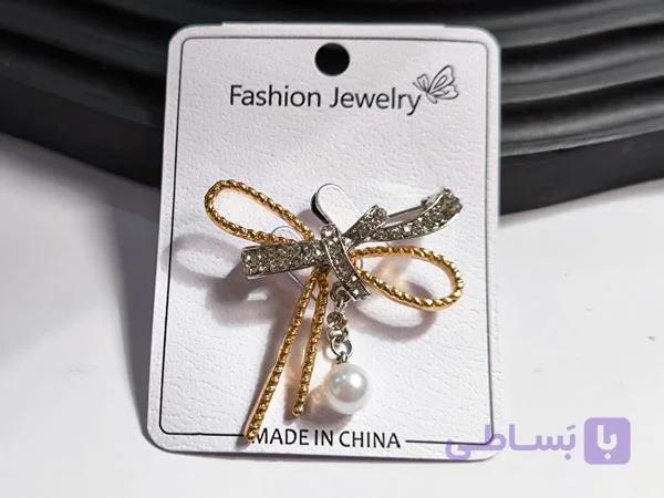 گل سینه پاپیون و آویز مروارید — تصویر 1