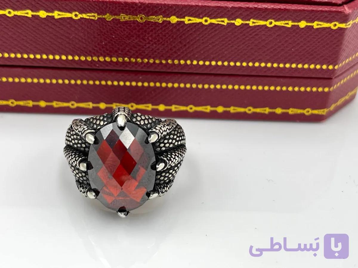 انگشتر طرح پنجه نگین قرمز مردانه — تصویر 1