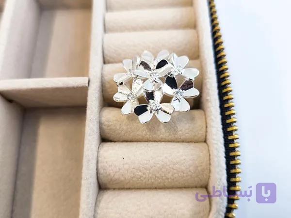 انگشتر گل نقره ای دخترانه فری سایز کد 10849 — تصویر 1