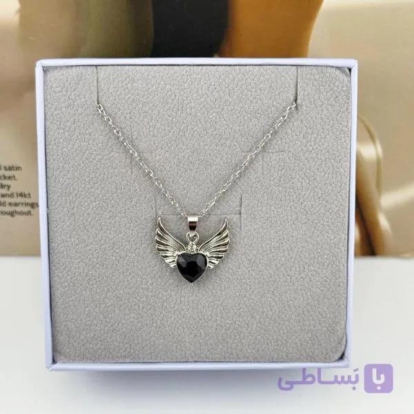 گردنبند زنانه با آویز قلب مشکی و بال – مدل قلب بال‌دار 🖤 — تصویر 1