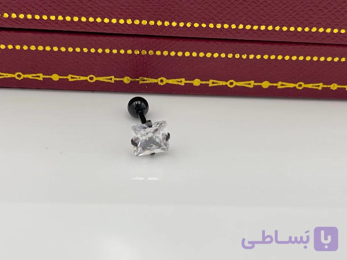 پیرسینگ مشکی تک نگین