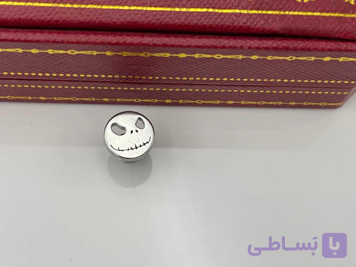 پیرسینگ گوش چهره ترسناک