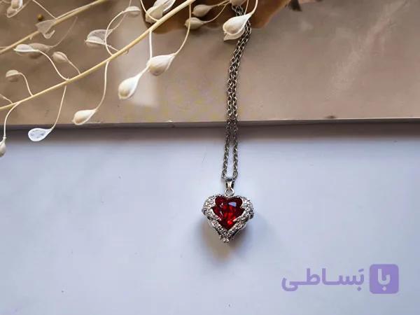 گردنبند قلب زمردی نگینی کد 10441 — تصویر 1