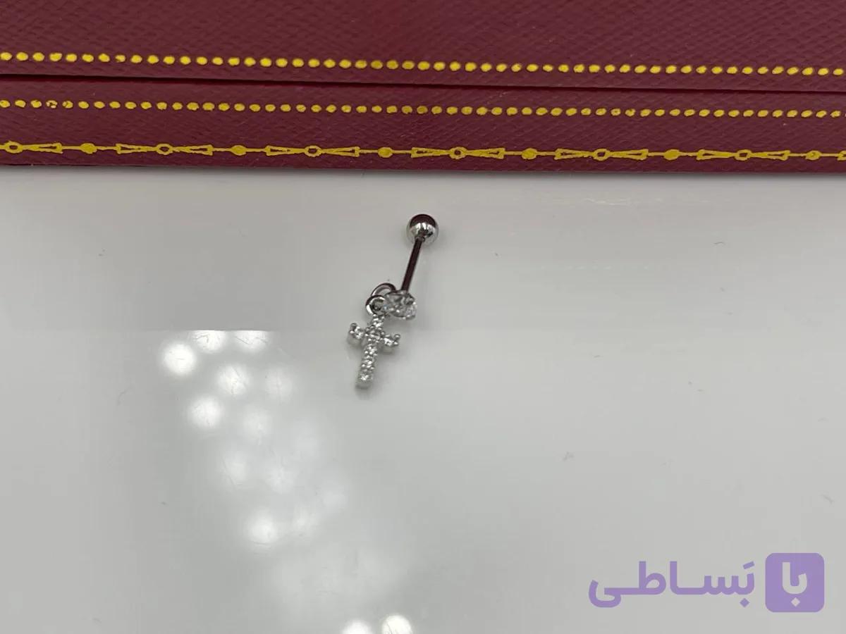 پیرسینگ گوش طرح مشکی صلیب — تصویر 1