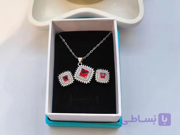 نیم ست مجلسی نگین قرمز — تصویر 1