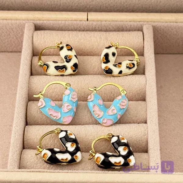 گوشواره میناکاری قلبی طرح پلنگی — تصویر 1