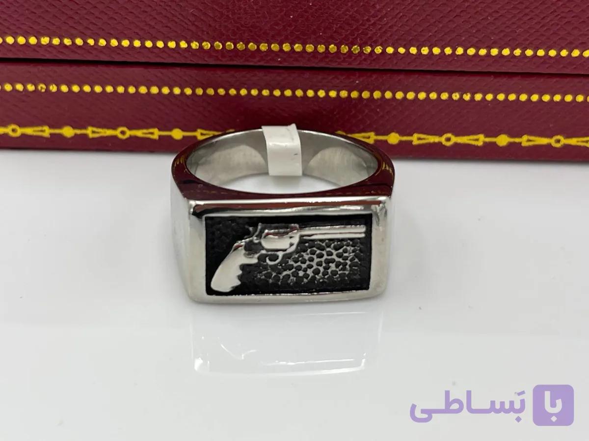 انگشتر مردانه مستطیلی طرح کلت نقره‌ای — تصویر 1