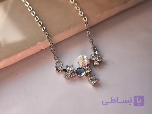گردنبند گل نگینی نقره ای دخترانه کد 10450 — تصویر 1