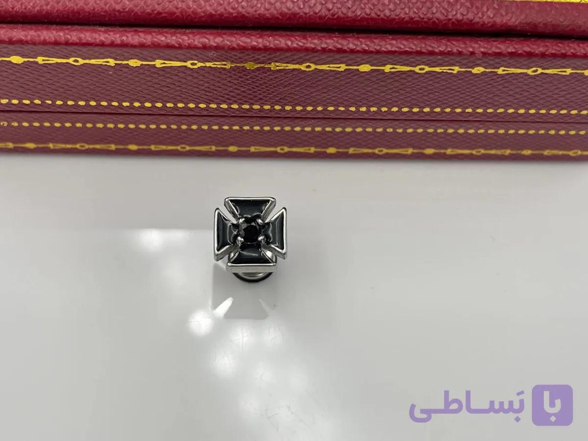 پیرسینگ گوش طرح شوالیه — تصویر 1