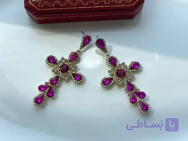گوشواره صلیب کریستالی در دو رنگ مختلف — تصویر 1
