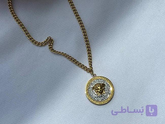 گردنبند حکاکی ورساچ استیل — تصویر 1
