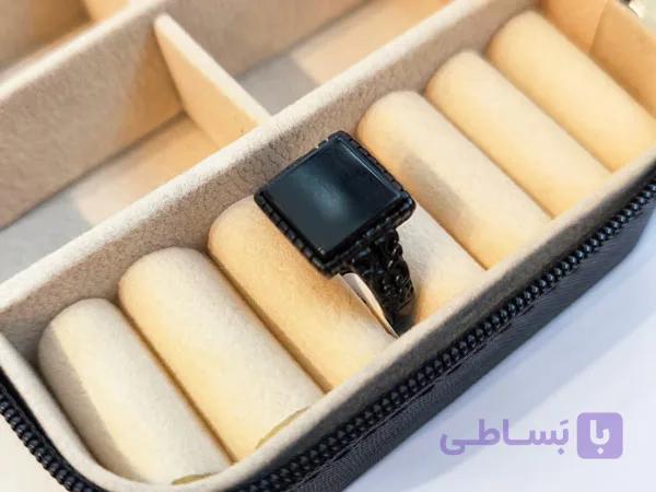 انگشتر سنگ مربعی مشکی استیل — تصویر 1