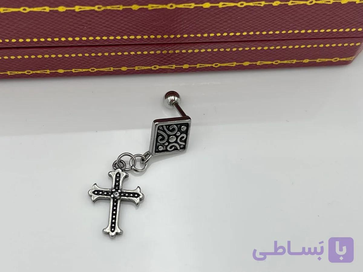 پیرسینگ گوش صلیب سیاه قلم