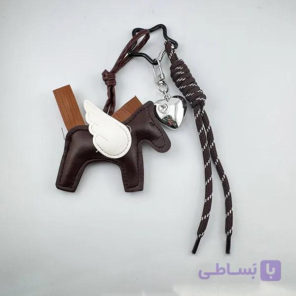 چارم بگ طرح اسب هرمس قهوه‌ای با قلب نقره‌ای — تصویر 1