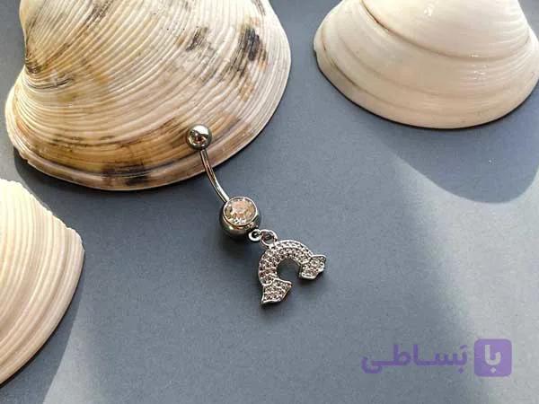 پیرسینگ ناف طرح امگا — تصویر 1