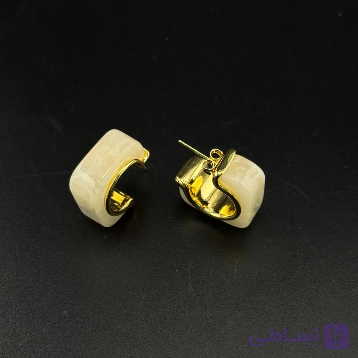 گوشواره مربع رزینی طلایی — تصویر 1