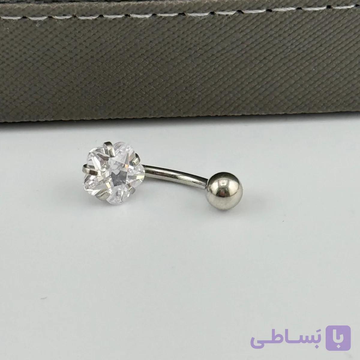 پیرسینگ ناف طرح گل سه‌پر — تصویر 1