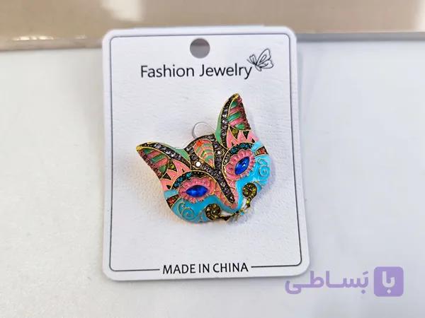 سنجاق سینه گربه رنگی نگینی کد 10726 — تصویر 1