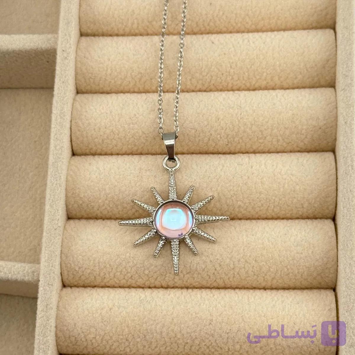 گردنبند زنانه نقره‌ای طرح خورشید — تصویر 1