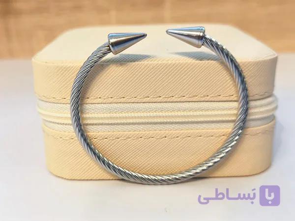 دستبند بنگل زنانه مفتولی طرح فلش — تصویر 1