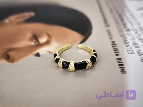 انگشتر میناکاری مشکی نگینی فری سایز کد 11134 — تصویر 1