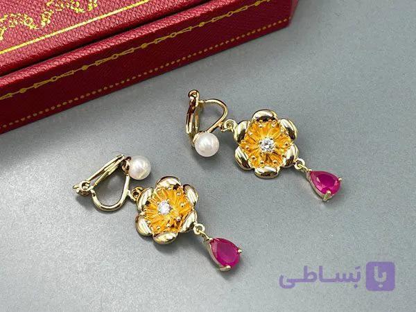 گوشواره طرح گل و مروارید با آویز کریستالی — تصویر 1