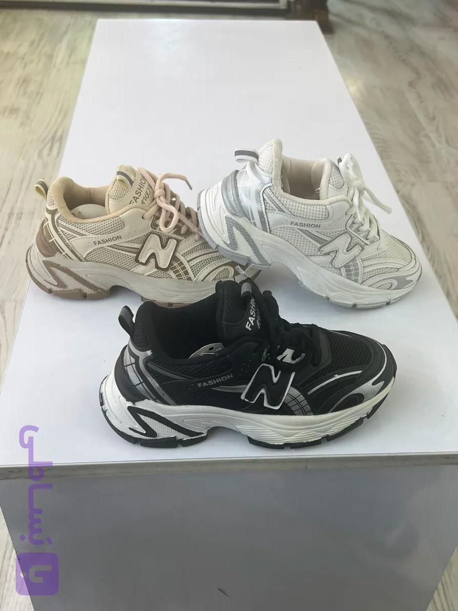 کفش کتونی بچگانه نیوبالانس New balance دارای رنگ بندی
