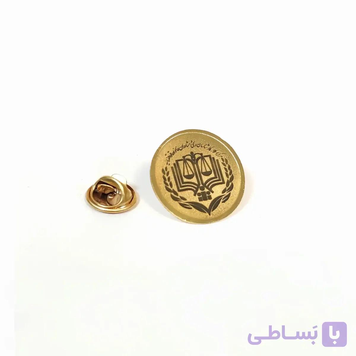 نشان سینه مرکز وکلا، کارشناسان رسمی و مشاوران خانواده قوه قضائیه — تصویر 1