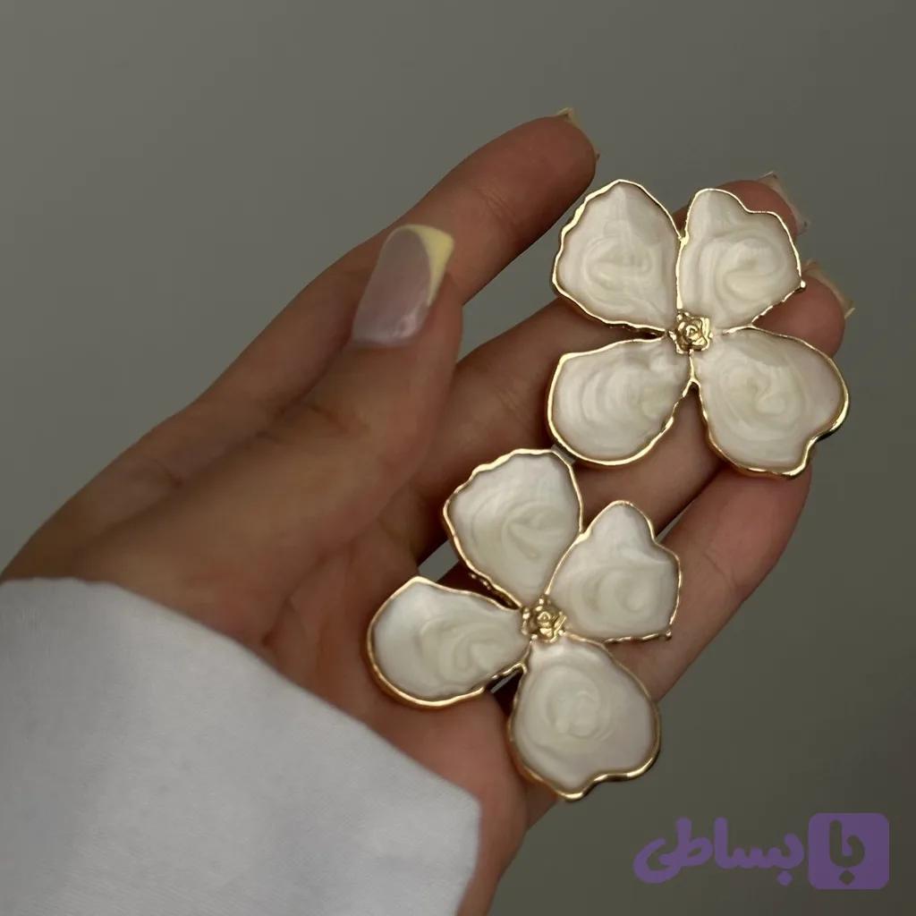 گوشواره گل مینا کاری سفید