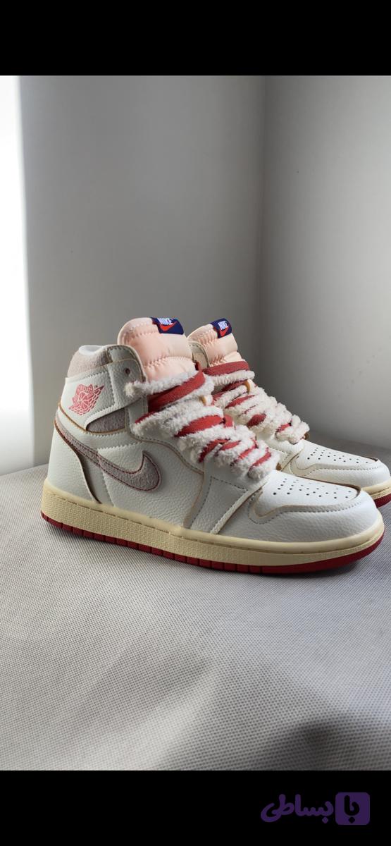 کتونی نایک ایرجردن 1 ساق دار سفید ، قرمز nike air jordan 1 white and red — تصویر 1