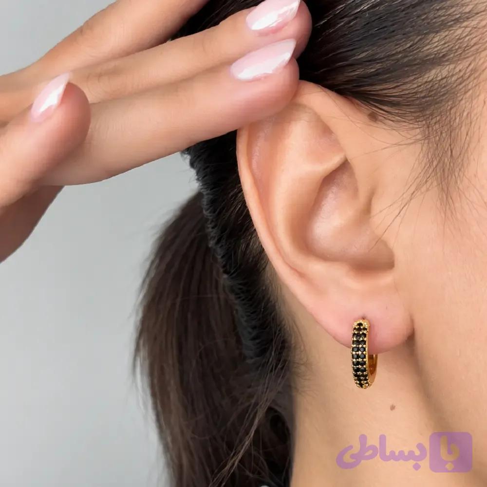 گوشواره حلقه‌ای نگین‌دار مشکی سیلا — تصویر 1