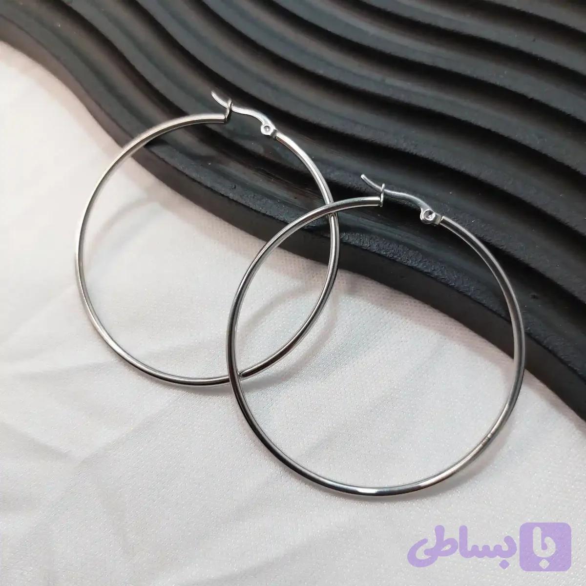 گوشواره حلقه‌ای استیل نقره‌ای در ۳ سایز | گالری شایلی — تصویر 1