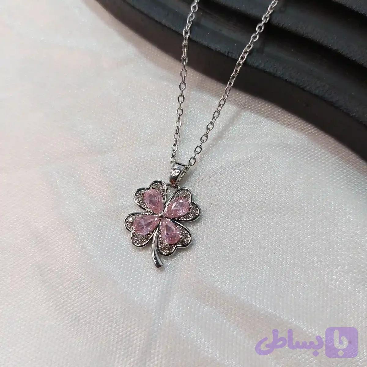 گردنبند پاپیون استیل نگین‌دار رنگ ثابت | گالری شایلی