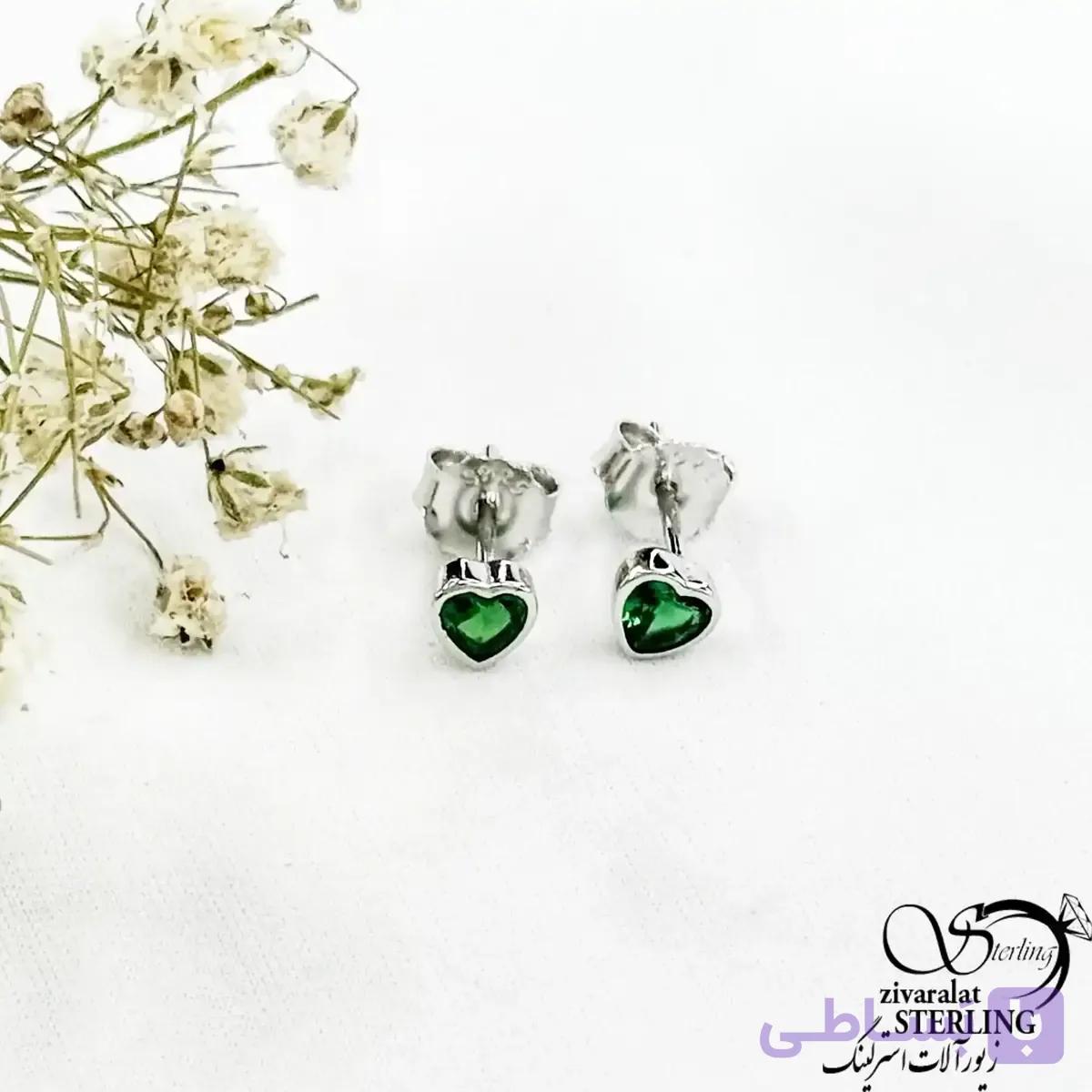 گوشواره قلبی نگین سبز (میخی) نقره کد 21596 — تصویر 1