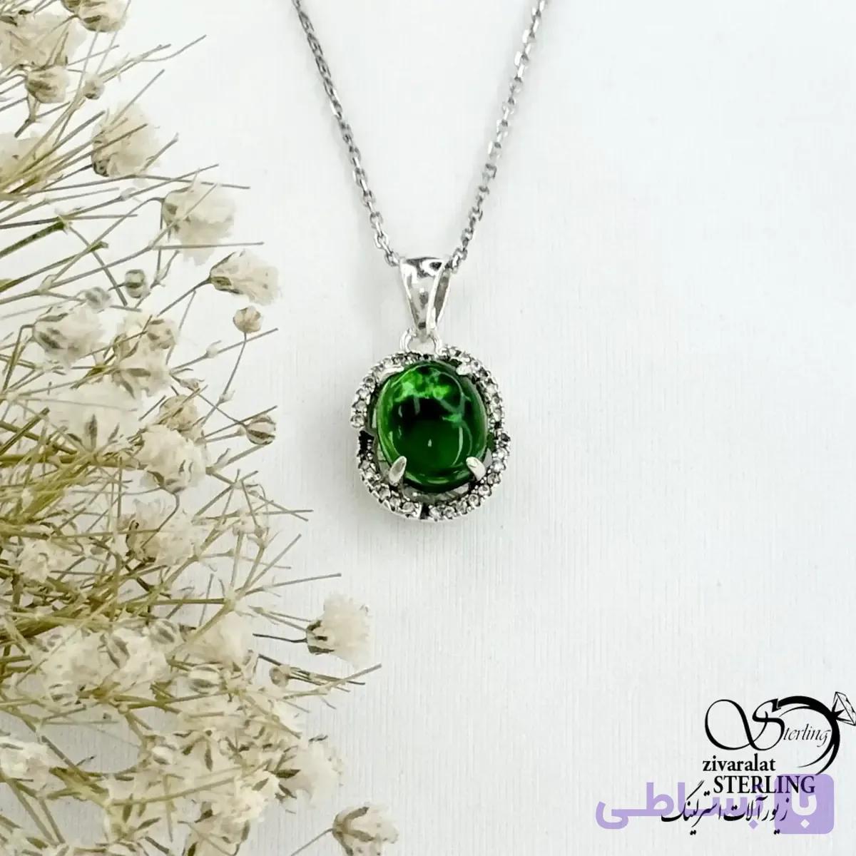 گردنبند نقره ایتالیا طرح زمرد کد 21339 — تصویر 1