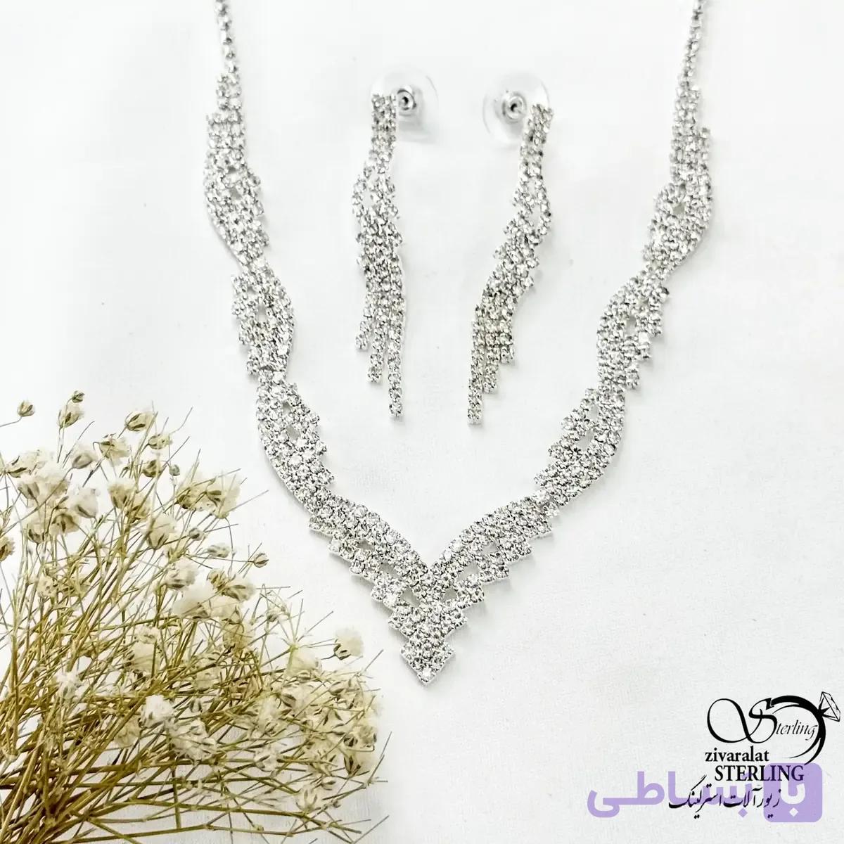 سرویس مجلسی فول نگین طرح طلا کد 21691 — تصویر 1
