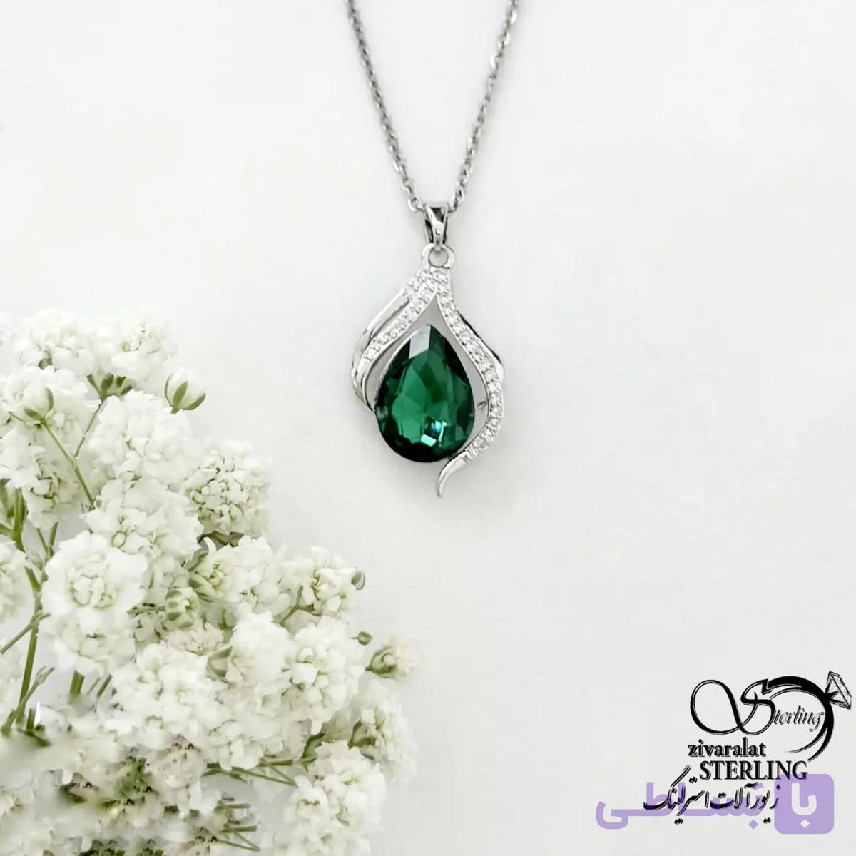 گردنبند طرح کلاسیک با نگین سبز کد 22175 — تصویر 1
