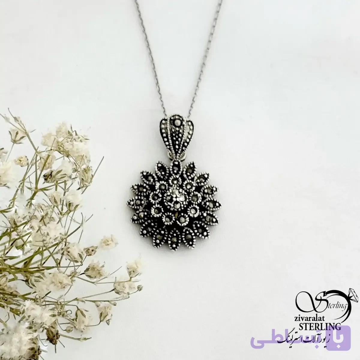 گردنبند سیاه قلم نقره مدل گل ساخت ایتالیا کد 21497 — تصویر 1
